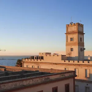 Apartamento ático En El Centro Al Lado De La Playa, Cádiz